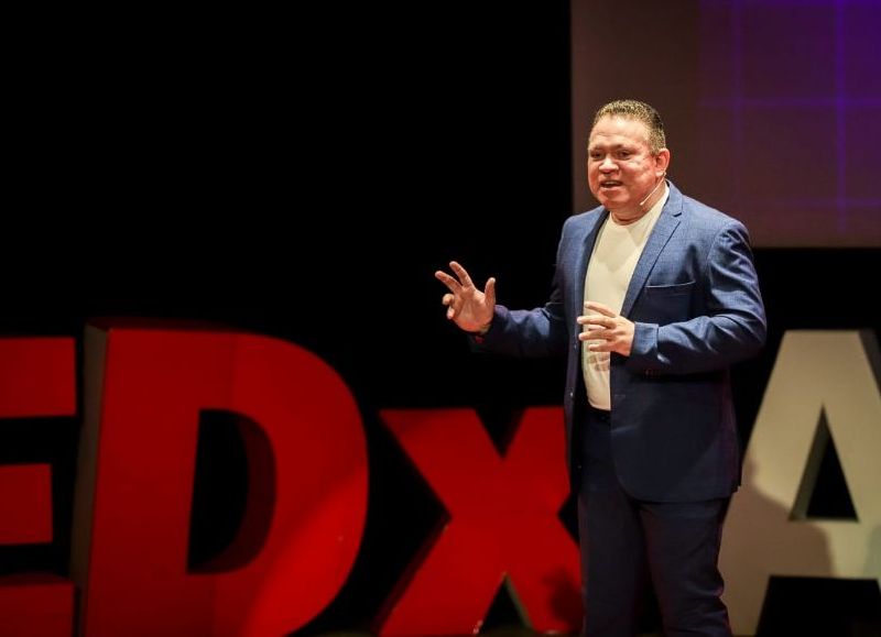 El Psicolingüista venezolano Robert Morillo se presentó en TEDx Amador Disruption