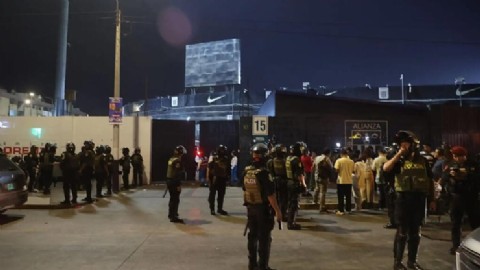 Un muerto y decenas de heridos tras incidente en el estadio de Alianza Lima