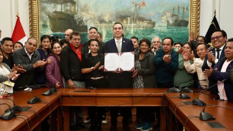 Gobierno crea el delito de "revelación de información reservada" y excluye a periodistas de responsabilidad penal