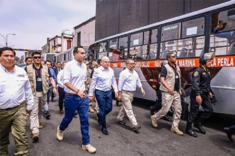 Ante incapacidad de José Jeri para controlar la inseguridad, transportistas elevan presión y amenazan con un nuevo paro