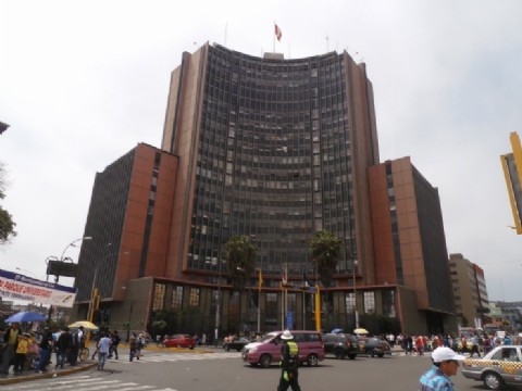 Tras un mes de huelga, la ministra Martens se reúne con maestros de diversas regiones