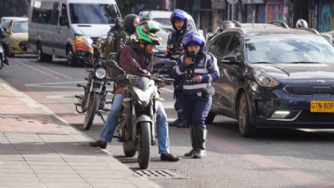 Gobierno endurece sanciones a motociclistas y anuncia cancelación definitiva de licencias por reincidencia