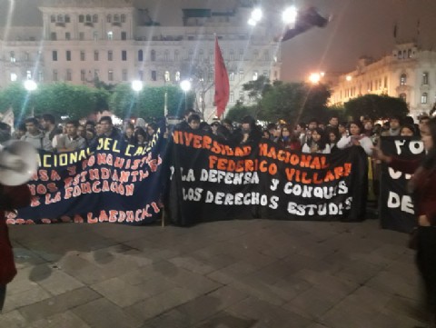 Estudiantes universitarios marcharon en defensa de la educación superior