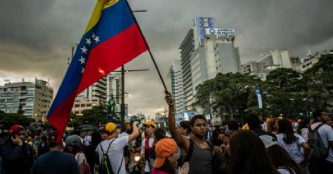 La cancillería peruana informó que contempla evacuar a todos sus ciudadanos de Venezuela