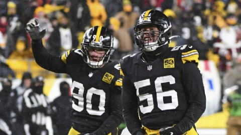 Celebración de un equipo de fútbol americano simulando una reanimación cardiopulmonar despierta la polémica