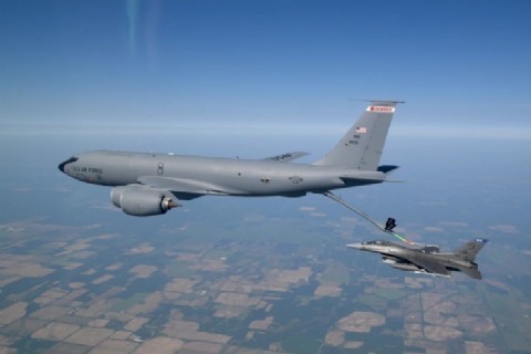 Perú suma un avión tanquero KC-135 para potenciar su nueva flota de F-16
