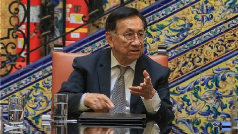 Ladrón y descarado: José María Balcázar plagió la tesis de su propio hijo para publicar un libro y se lo dedicó