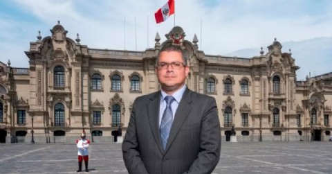 Balcázar cada vez más solo: a semanas de asumir, renunció el secretario general de la Presidencia