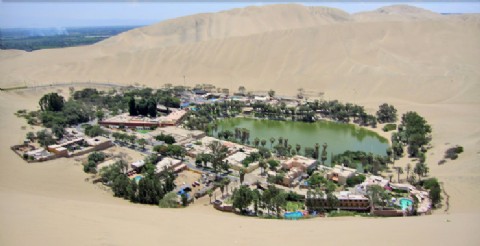La laguna de Huacachina, un oasis en medio del desierto iqueño