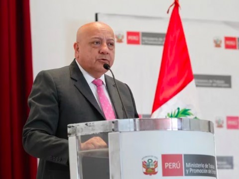 Chats confirmarían participación del ex ministro de Boluarte en pago irregular de 41 millones de soles en EsSalud