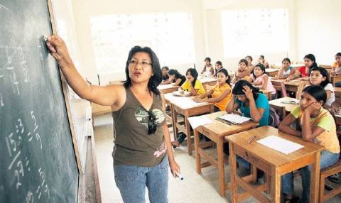 El Ejecutivo prepara un Decreto de Urgencia para contratar reemplazo de maestros en huelga