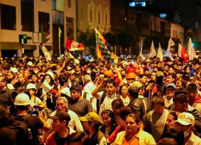 El Gobierno se tambalea: la Tercera Toma de Lima copa las calles y exige la renuncia de Boluarte