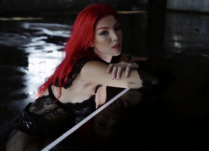 La cantautora argentina Crash estrena "Estoy sola", su más reciente lanzamiento musical