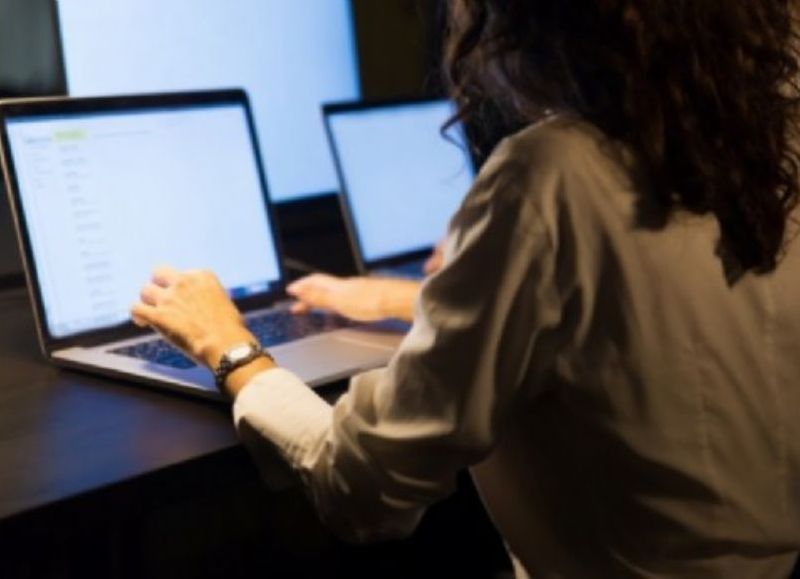 Huellas digitales: cómo comportarse a los 13 para no avergonzarse a los 23