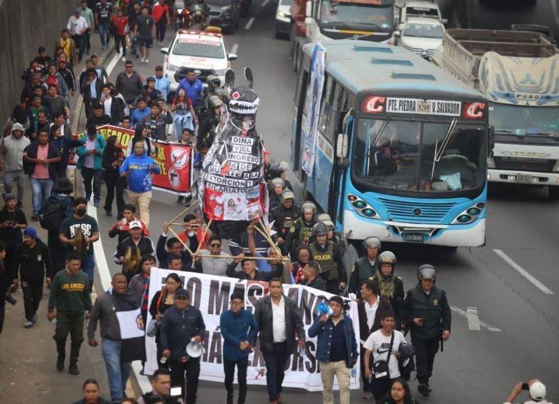 VIDEO | Lima paralizada por la sangre: el paro de transportistas que Boluarte no puede detener