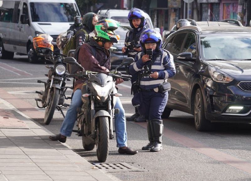 Gobierno endurece sanciones a motociclistas y anuncia cancelación definitiva de licencias por reincidencia