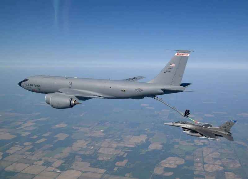 Perú suma un avión tanquero KC-135 para potenciar su nueva flota de F-16