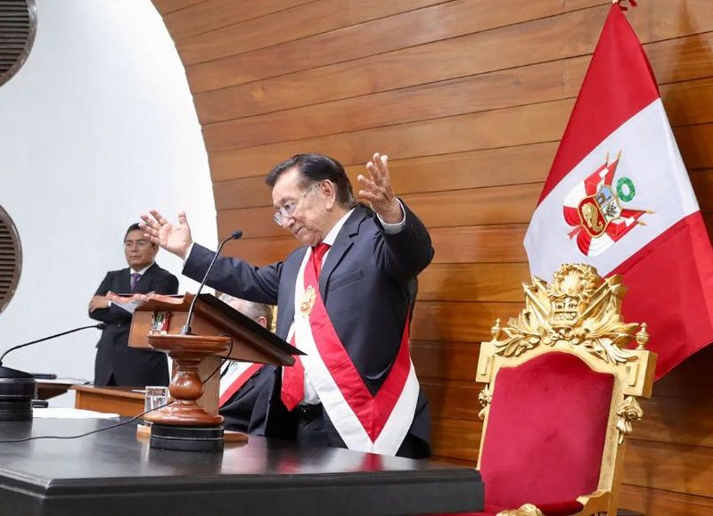 Balcázar asume atado a pactos parlamentarios y enfrenta el reto de sostener un Ejecutivo bajo sospecha de cuoteo