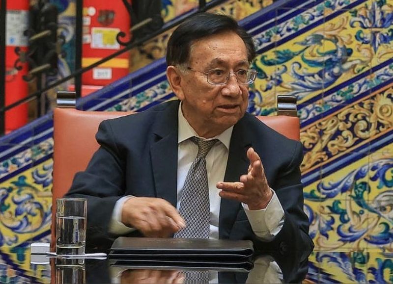 Ladrón y descarado: José María Balcázar plagió la tesis de su propio hijo para publicar un libro y se lo dedicó