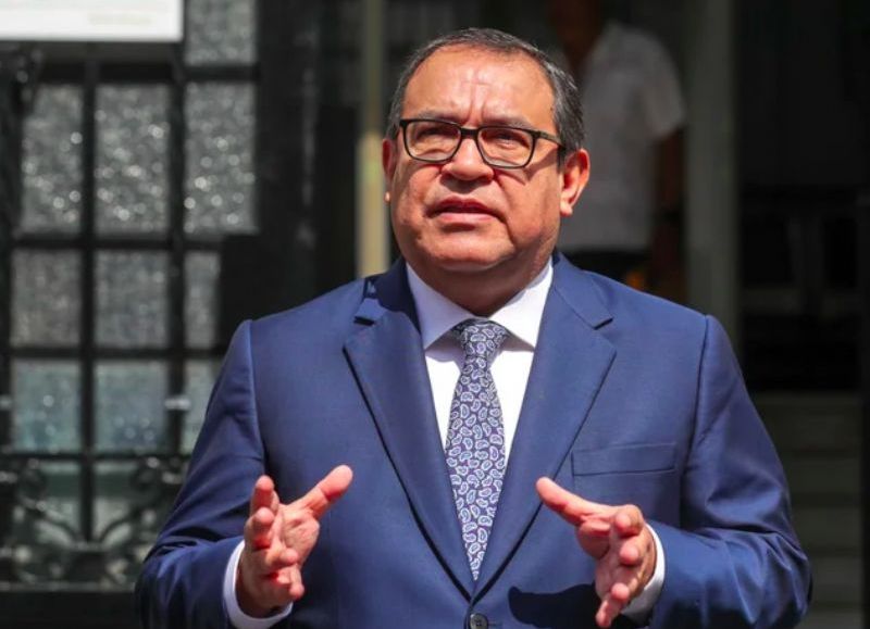 Los duros insultos al ministro Otárola: "Delincuente, corrupto y miserable"